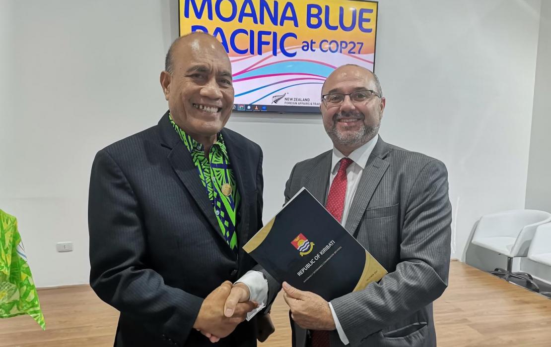 (Left) President of Kiribati, H.E. Taneti Maamau submitted the country's revised Nationally Determined Contribution at COP27.