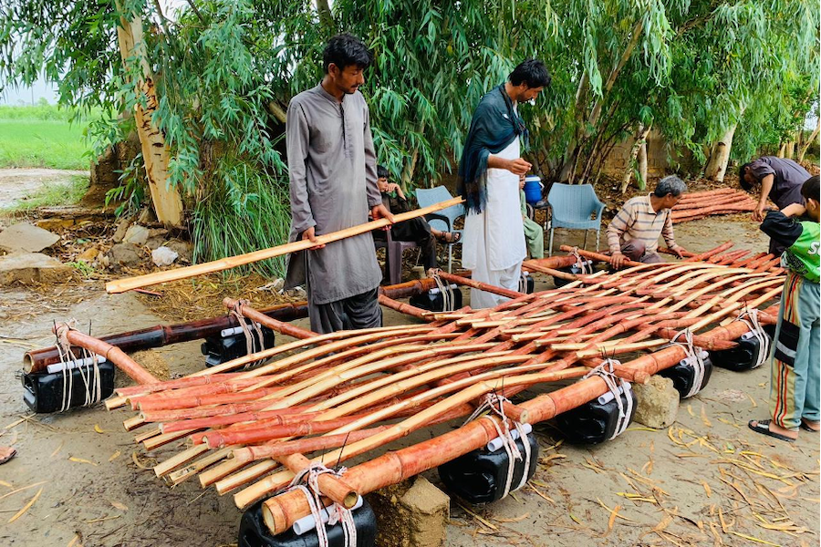 Farmers constructing a raft in the Lohar Jhokiyo village