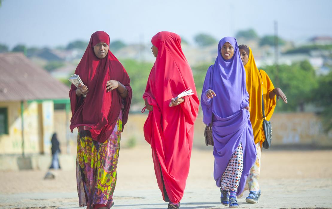 Students in Hergeisa going to school