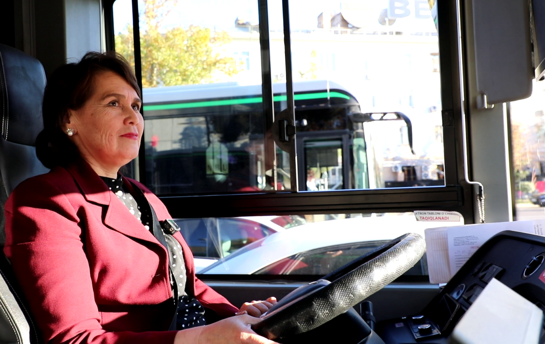 After a policy change, women can now drive electric buses in Uzbekistan and participate in the transition to low-emission transport.