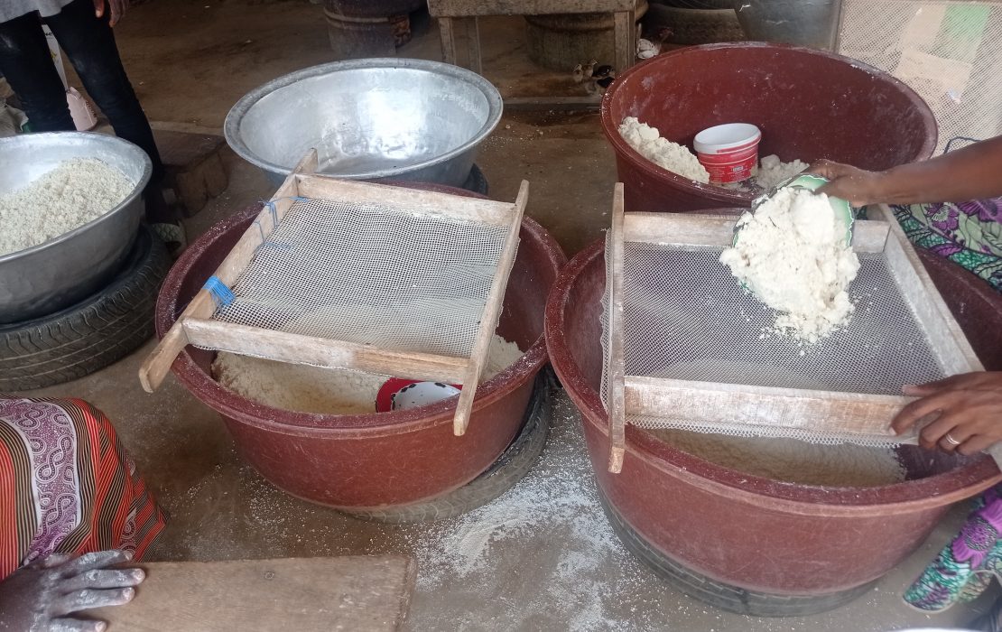 Women carefully process cassava by hand—an essential step that helps preserve product quality and helps support local livelihoods. Photo: UNDP Cote d’Ivoire Women in Cote d'Ivoire carefully process cassava by hand