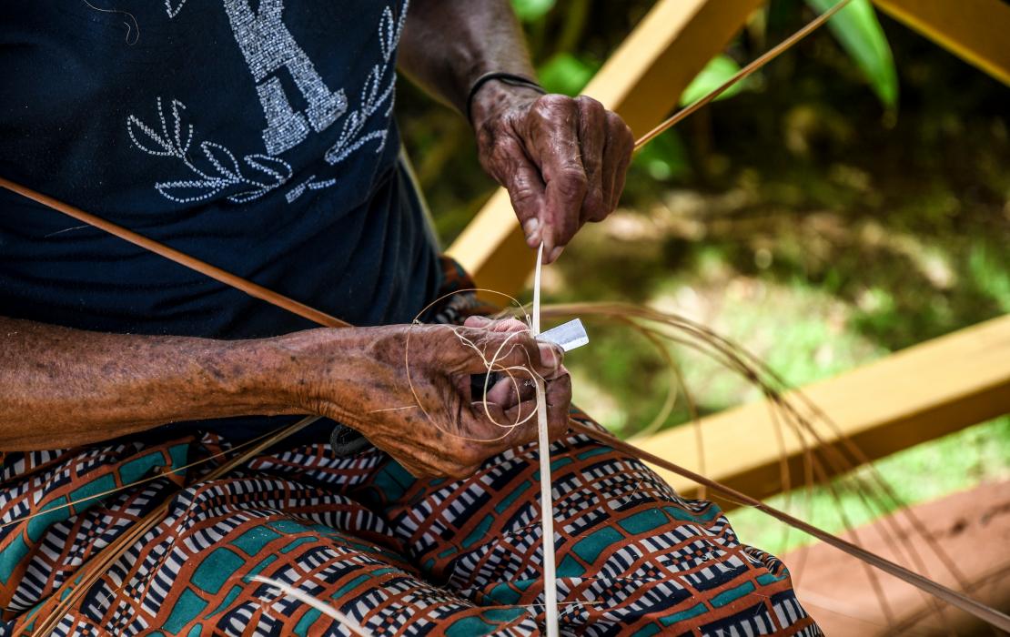 Mujer de la comunidad Kalinago en Dominica