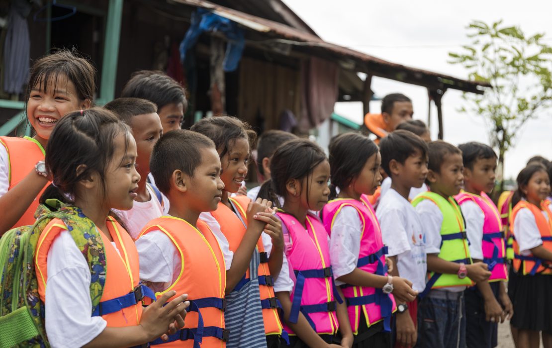 Los simulacros de preparación ante desastres son cruciales para proteger a los grupos vulnerables, como los niños y niñas, de los peligros climáticos.