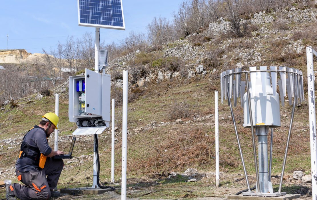 In Georgia, modern monitoring equipment and detailed hazard and risk maps are laying the foundation for a new multi-hazard early warning system. Photo: UNDP Georgia A technician in Georgia installs and programs a solar-powered weather station.