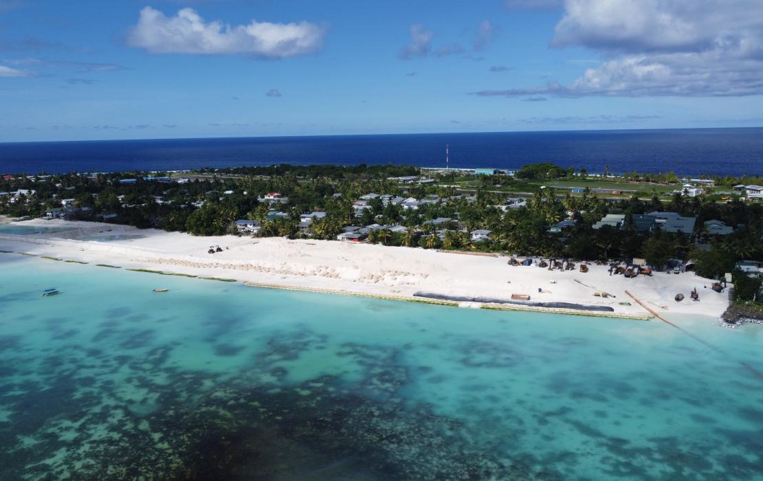 Vue aérienne des travaux de poldérisation du TCAP en cours à Funafuti, Tuvalu.