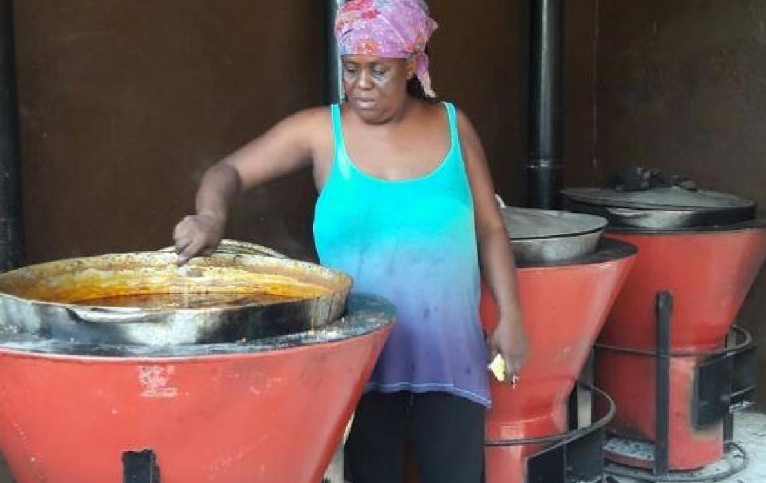 Mujer cocinando