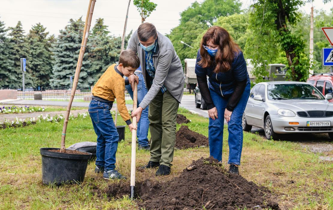 Family planting trees in Ukraine