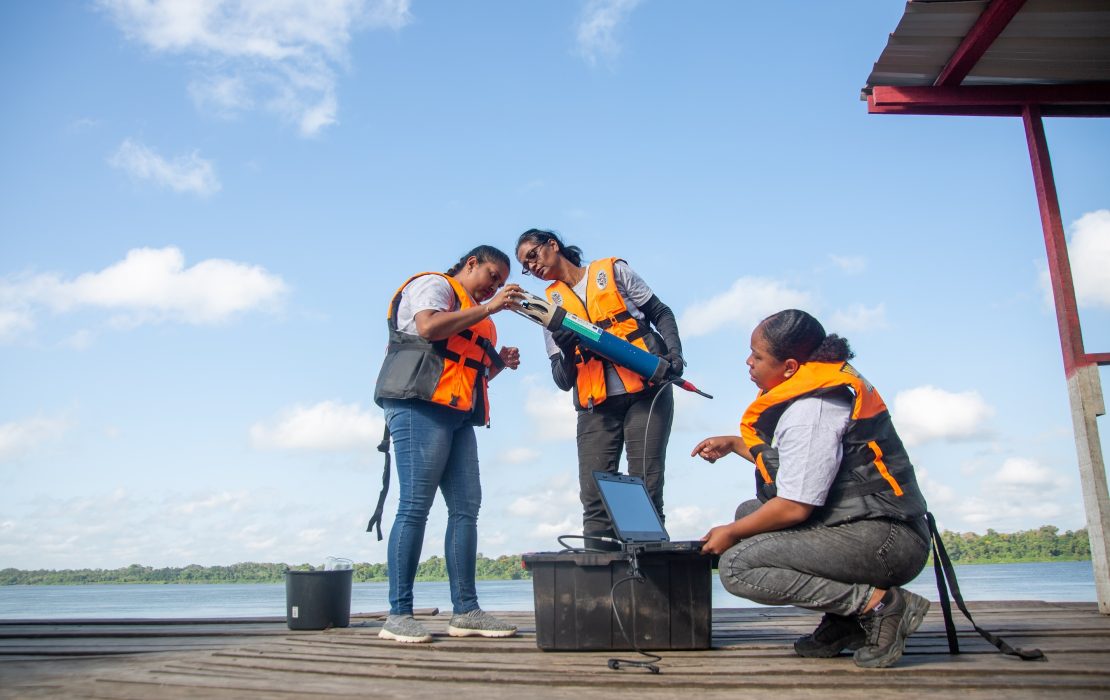 Women monitoring coastal ecosystems in Suriname