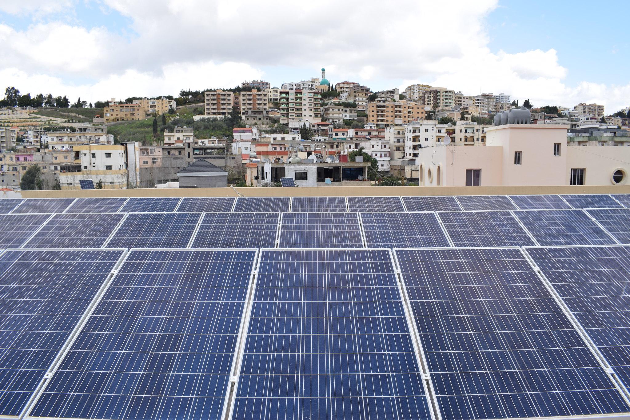Paneles solares en Líbano