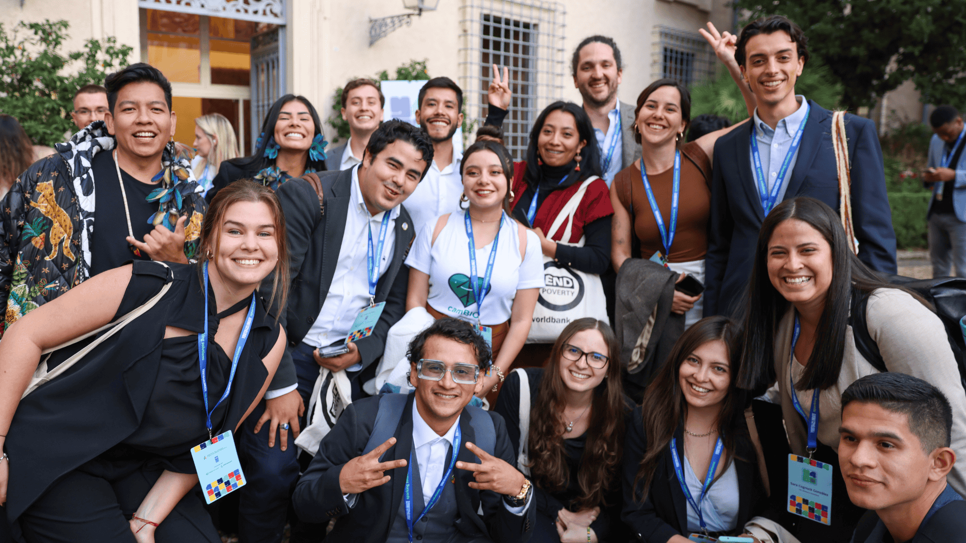 De jeunes innovateurs et innovatrices du climat lors de l’événement phare Youth4Climate à Rome. Crédits photo : Connect4Climate.