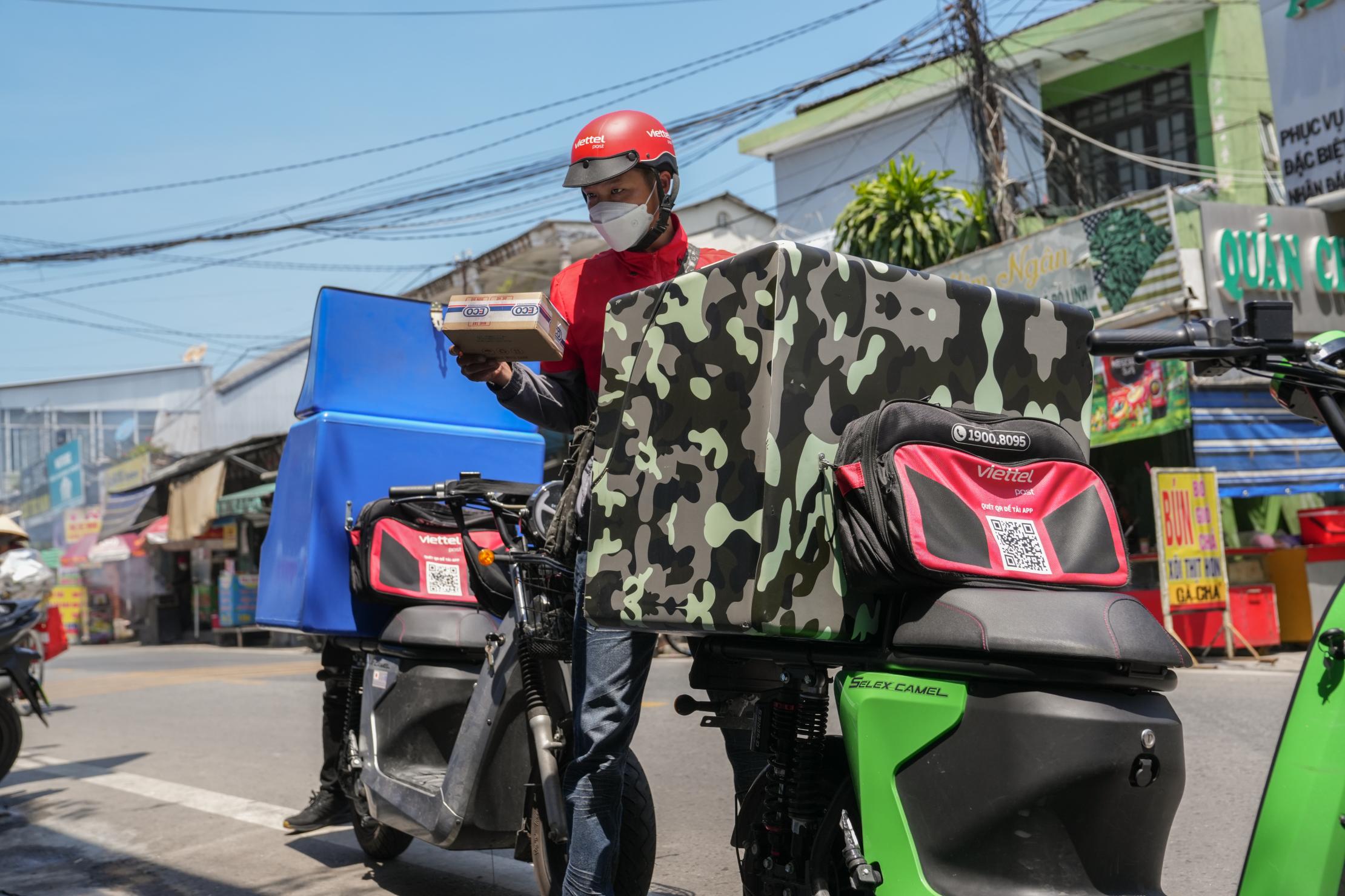 Ho Tuan Anh delivers goods with his new e-motorbike