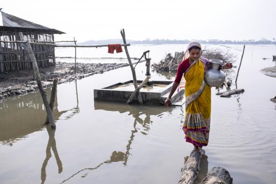 Due to the rise in sea level, many villages are submerged every year during the rainy season.