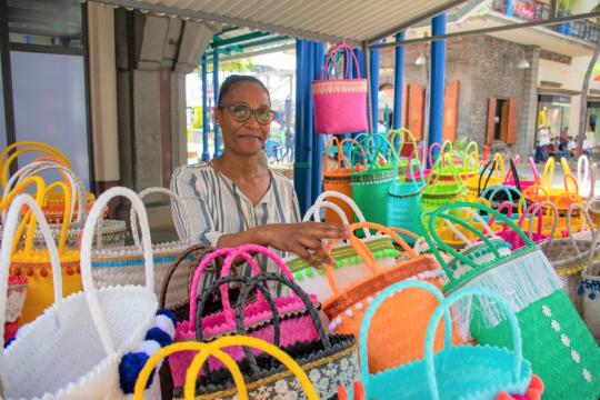 Local solutions exist to develop more eco-friendly products. Photo : UNDP Mauritius Plastic free bags sold in Mauritius