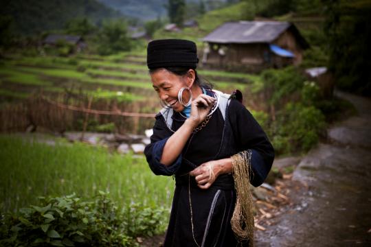 Viet Nam’s revised NDC elaborates on the diverse and specific climate vulnerabilities of women, especially the health and socio-economic impacts. With the NDC a roadmap for national climate action, the recognition is crucial. © Kibae Park/UN Photo Woman farmer smiling in Viet Nam