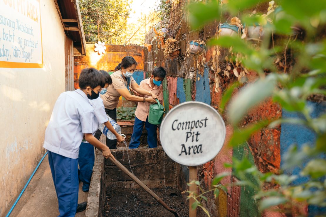 Elementary school students in Caloocan City are helping make compost.