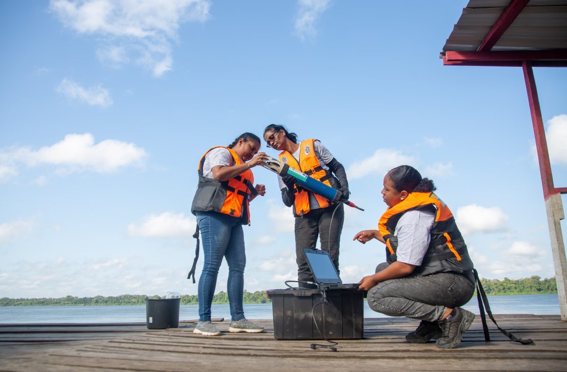 Women monitoring coastal ecosystems in Suriname