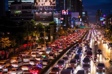 tráfico de autos en Bangkok, 2013
