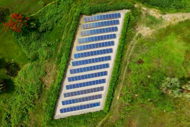 Les LTS des pays peuvent avoir des répercussions importantes en matière d'accès à l'énergie, mais aussi dans des domaines comme la santé, l'éducation et les nouvelles opportunités d'emploi. Photo : PNUD Cambodge