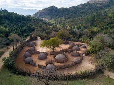 Vue aérienne d'un village en Eswatini
