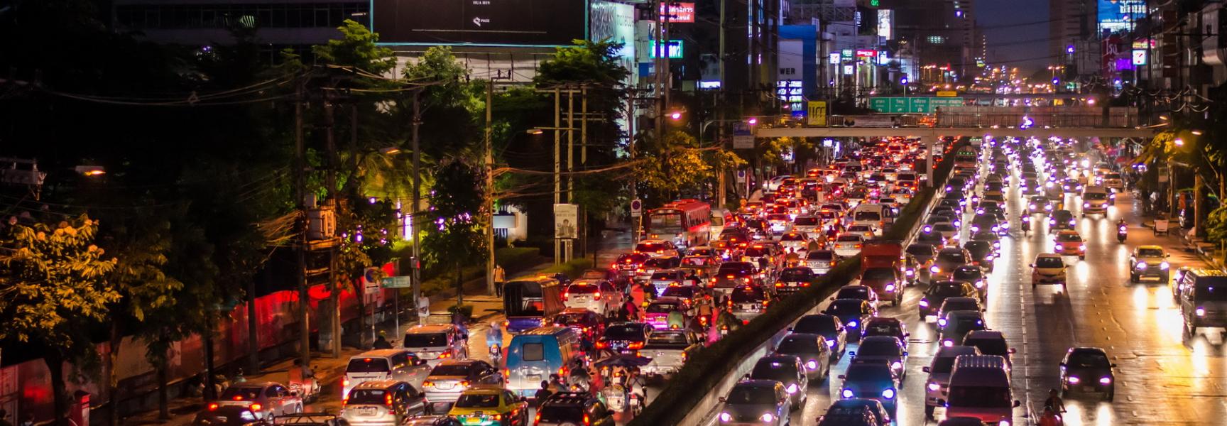 tráfico de autos en Bangkok, 2013